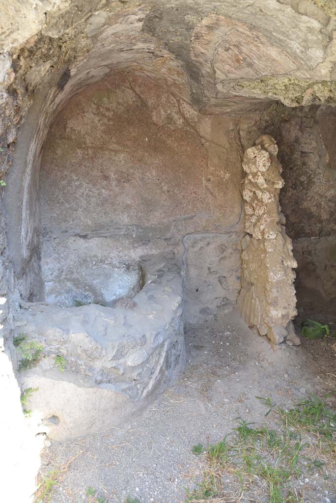 I.4.25/I.4.5 Pompeii. September 2020.
Unnumbered corridor/room, looking east into vaulted area with basin/vat.
Foto Tobias Busen, ERC Grant 681269 DCOR.
