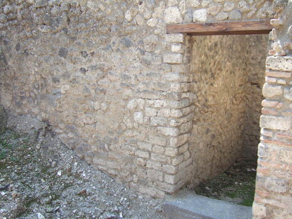 I.5.2 Pompeii. September 2005. Doorway to room on west side of shop-room.