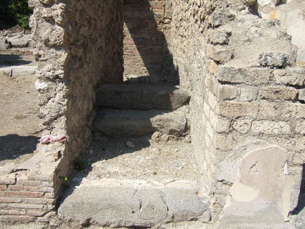 I.5.2 Pompeii. September 2005. Stone base of steps to upper floor.