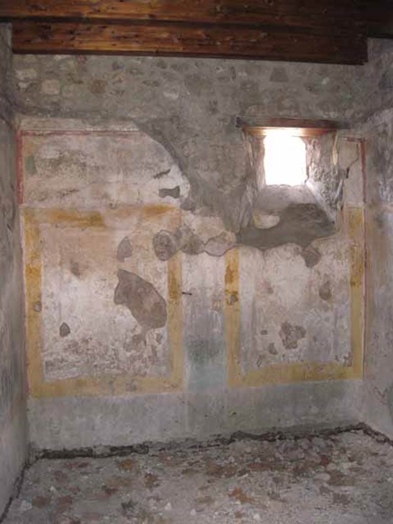 I.5.2 Pompeii. September 2010. North wall of small room with fresco work and window onto Vicolo del Conciapelle. Photo courtesy of Drew Baker.
