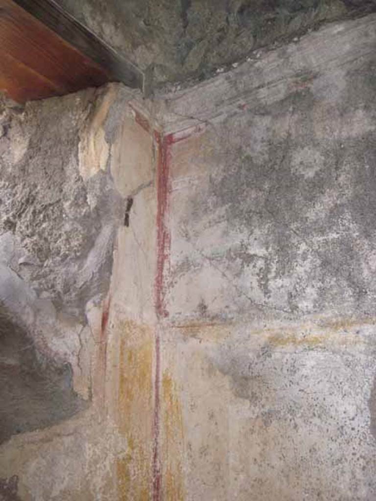 I.5.2 Pompeii. September 2010. North-east corner of small room with detail of plaster cornice work. Photo courtesy of Drew Baker.
