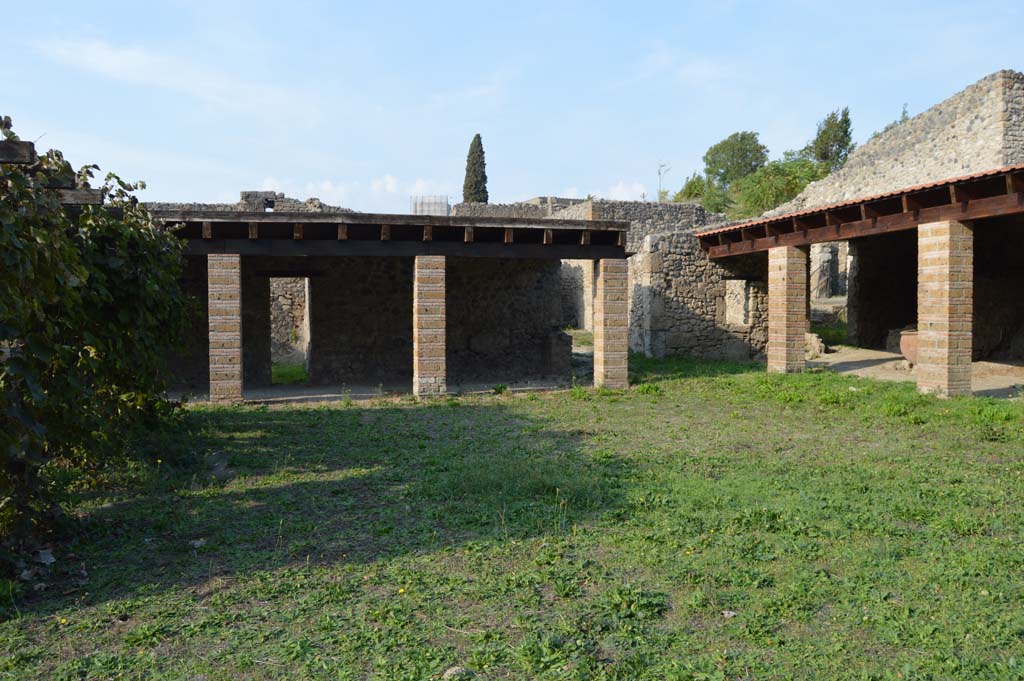 I.5.2 Pompeii. October 2017. Looking towards north portico of peristyle area. 
Foto Taylor Lauritsen, ERC Grant 681269 DÉCOR.

