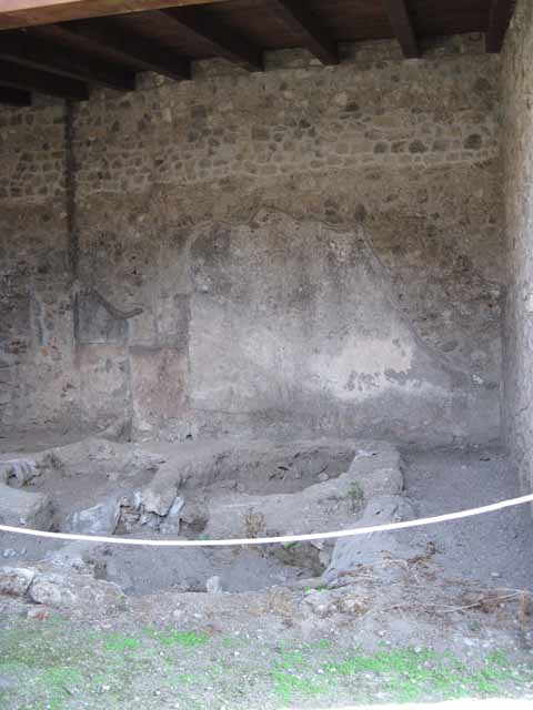 I.5.2 Pompeii. October 2017. Looking south across industrial room, towards south-west corner.
Foto Taylor Lauritsen, ERC Grant 681269 DÉCOR.

