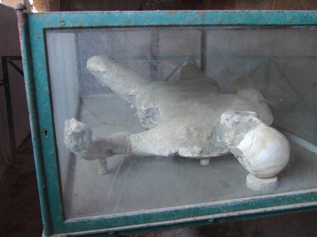 I.6.2 Pompeii. May 2006. Plaster cast of one of the victims found to the north of the other group of two females. In his group were two other fugitives, but the skeletons were not made into plaster casts.
