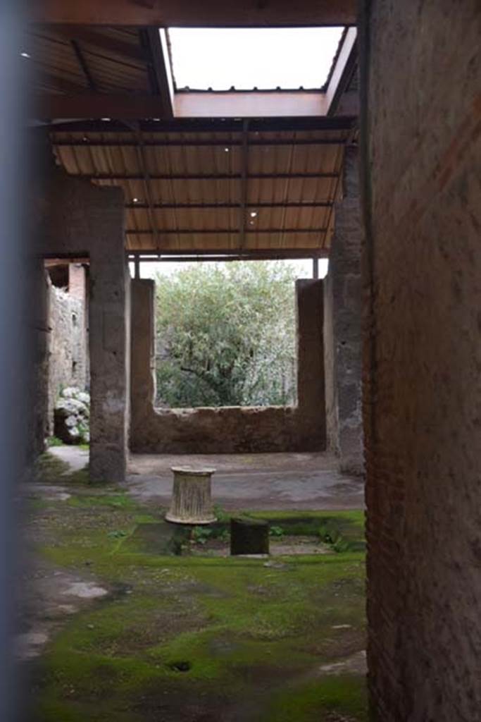 I.6.4 Pompeii. May 2010. Looking south from entrance corridor towards atrium.