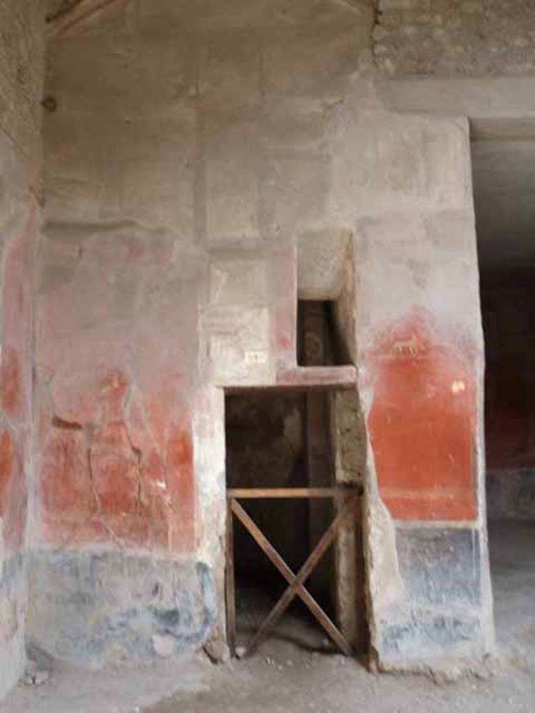 I.6.7 Pompeii. May 2010. Doorway to room in north-east corner of atrium, with a splayed window above. On either side of the doorway are small paintings. On the north side – an antelope, on the south side – a chariot with the attributes of Dionysus being pulled by panthers.
