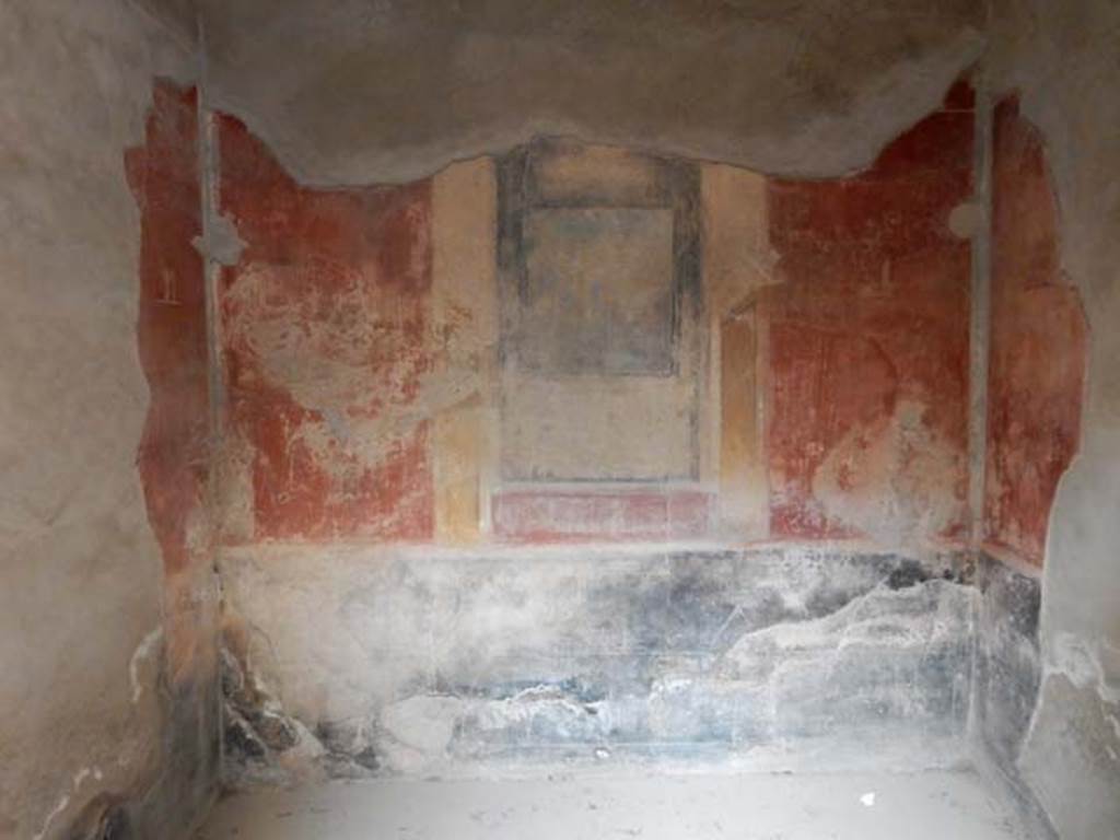 I.6.11 Pompeii. May 2015. Cubiculum 4, looking towards the west wall. Photo courtesy of Buzz Ferebee.
