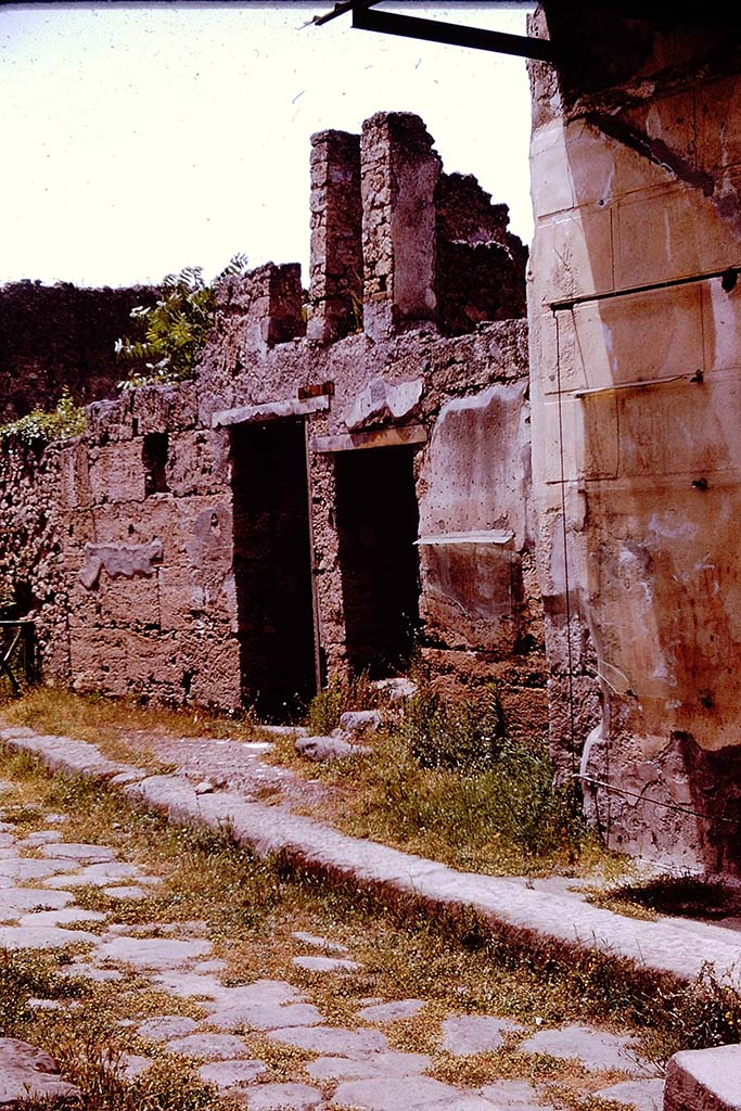 I.6.13 and I.6.14 Pompeii. 1961. 
Entrance doorways on north side of Vicolo del Menandro. Photo by Stanley A. Jashemski.
Source: The Wilhelmina and Stanley A. Jashemski archive in the University of Maryland Library, Special Collections (See collection page) and made available under the Creative Commons Attribution-Non Commercial License v.4. See Licence and use details.
J61f0349
