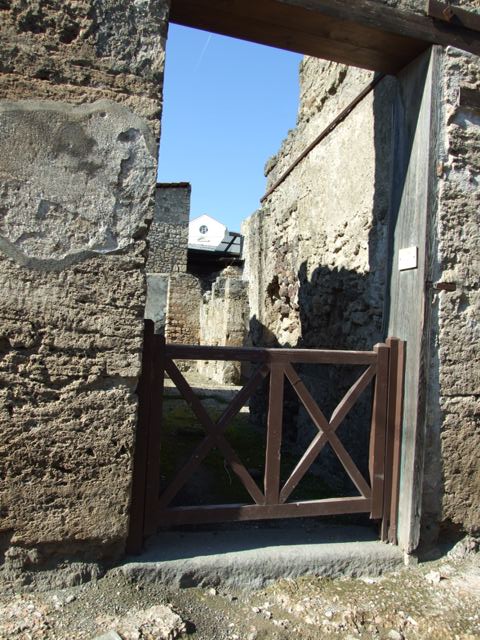 I.6.13 Pompeii.  March 2009. Looking north east from entrance, towards rooms on east of atrium.