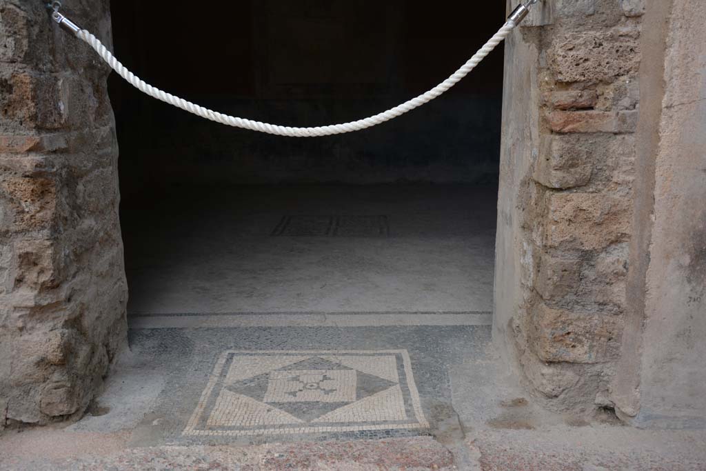 I.6.15 Pompeii. March 2019. Room 11, doorway with mosaic in threshold.     
Foto Annette Haug, ERC Grant 681269 DCOR

