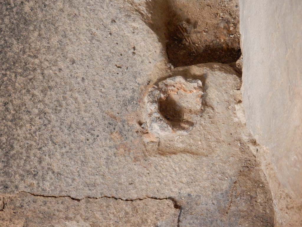 I.6.15 Pompeii. June 2019. Room 12, detail of threshold of doorway at east end. Photo courtesy of Buzz Ferebee.