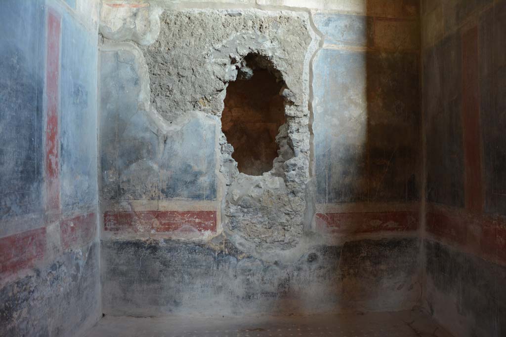 I.6.15 Pompeii. October 2019. Room 12, lower north wall.        
Foto Annette Haug, ERC Grant 681269 DCOR
