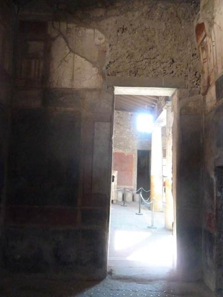 I.6.15 Pompeii. September 2015. Room 12, south wall, with doorway to atrium.
