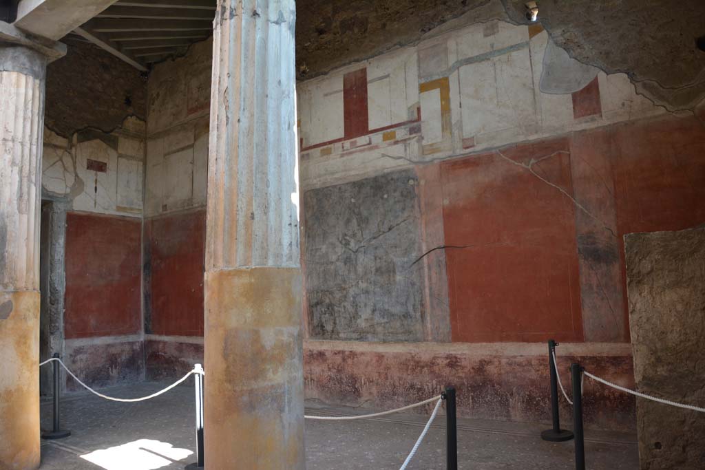 I.6.15 Pompeii. March 2019. Room 4, looking towards north-east corner of atrium, and east wall.
Foto Annette Haug, ERC Grant 681269 DCOR
