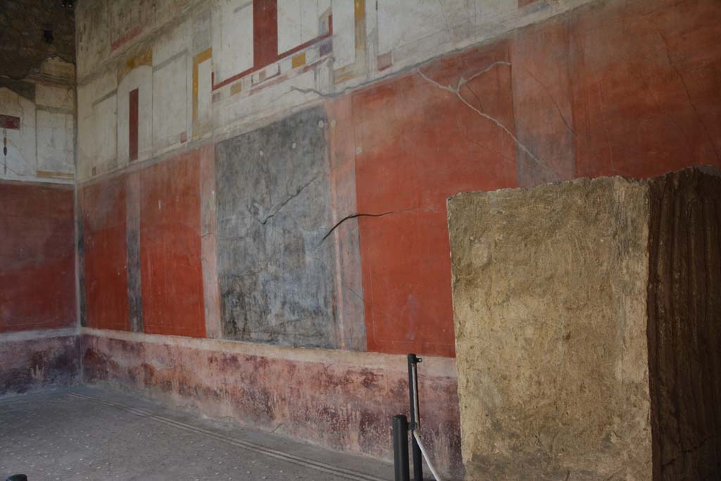 I.6.15 Pompeii. October 2019. Room 4, looking along east wall towards north-east corner of atrium.           
Foto Annette Haug, ERC Grant 681269 DCOR
