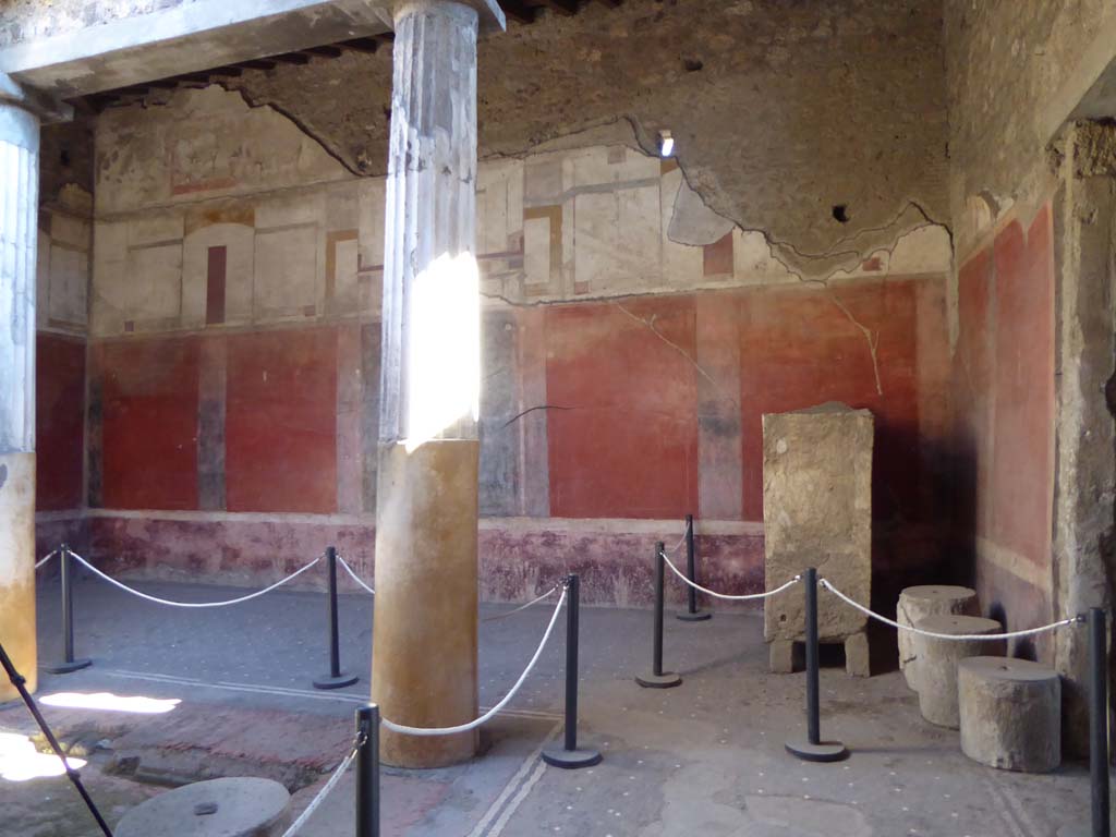 I.6.15 Pompeii. September 2015. Room 4, looking towards east wall of atrium from south side of impluvium. 
Foto Annette Haug, ERC Grant 681269 DCOR
