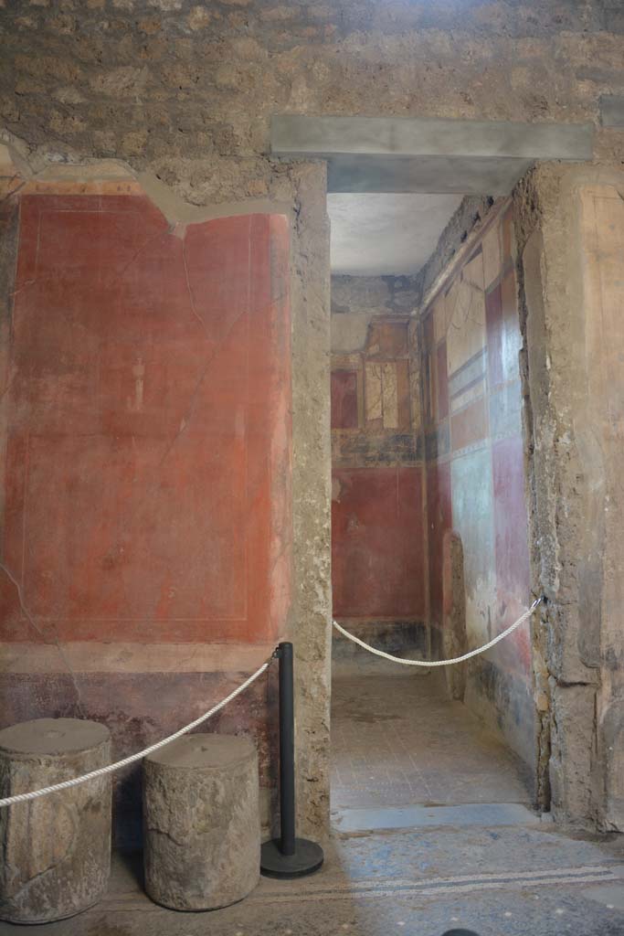 I.6.15 Pompeii. March 2019. Room 4, looking south in atrium towards doorway to room 13.
Foto Annette Haug, ERC Grant 681269 DCOR
