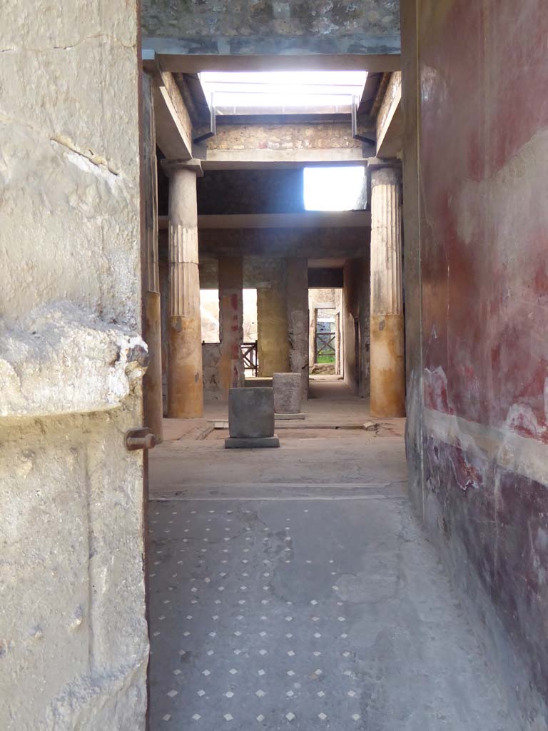 I.6.15 Pompeii. September 2018. Looking north to atrium from entrance corridor or fauces.   
Foto Annette Haug, ERC Grant 681269 DCOR

