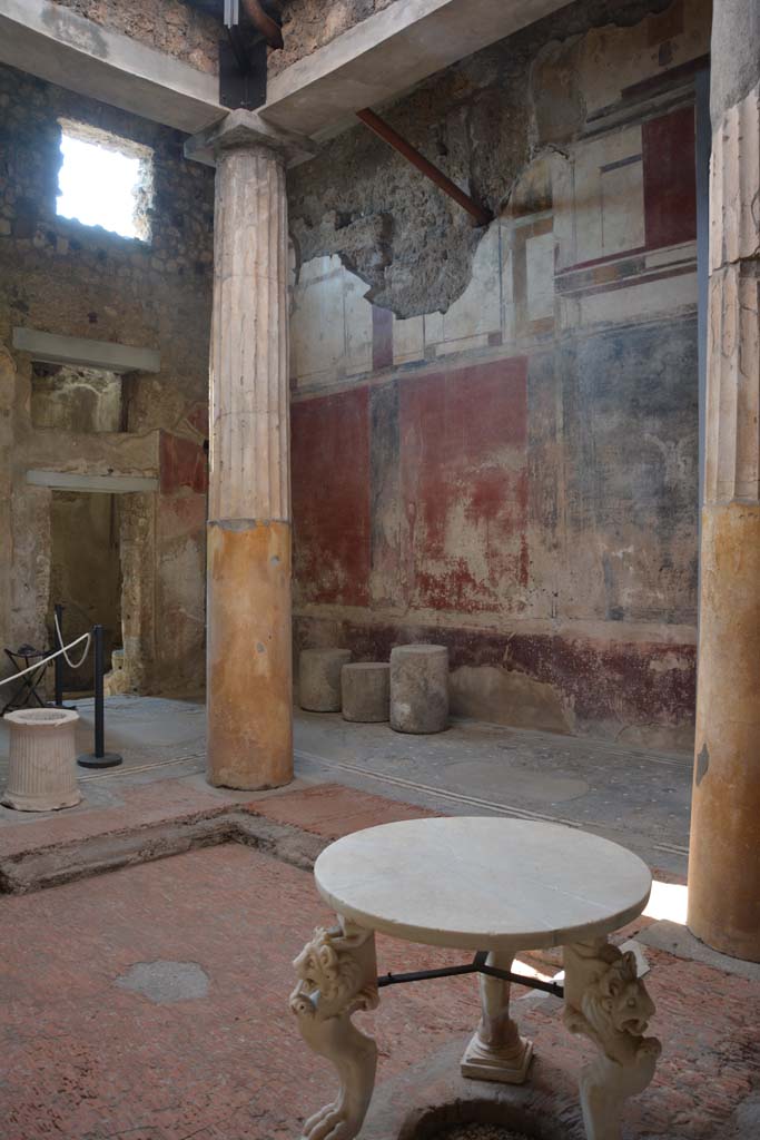 I.6.15 Pompeii. March 2019. 
Room 4, looking towards south-west corner of atrium and doorway to room 2.
Foto Annette Haug, ERC Grant 681269 DCOR


