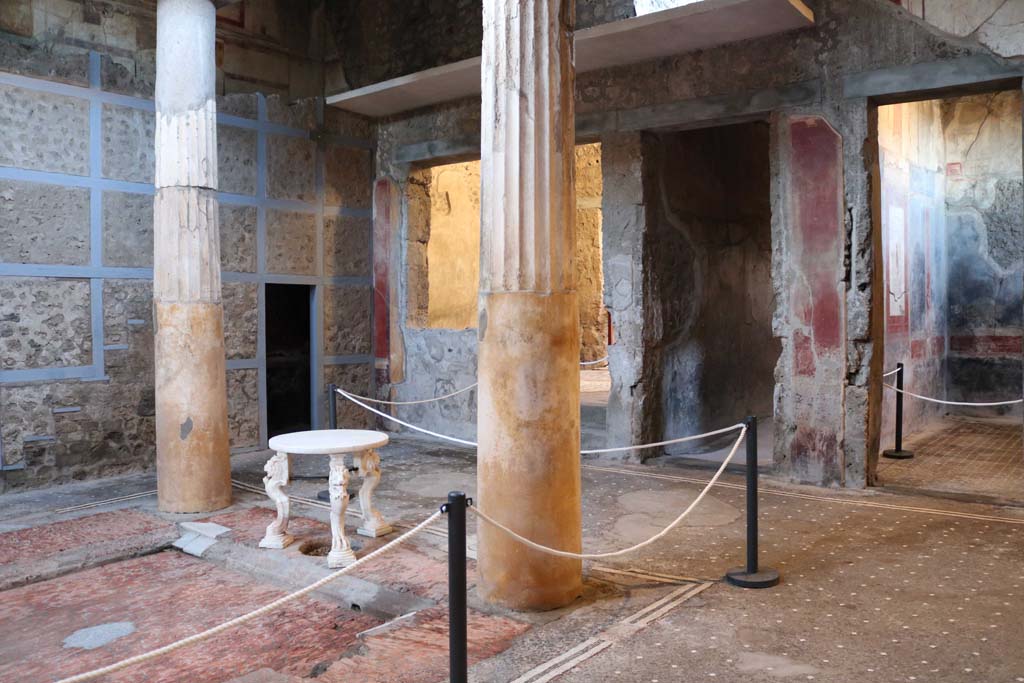 I.6.15 Pompeii. December 2018. Room 4, looking north-west across impluvium in atrium. Photo courtesy of Aude Durand.