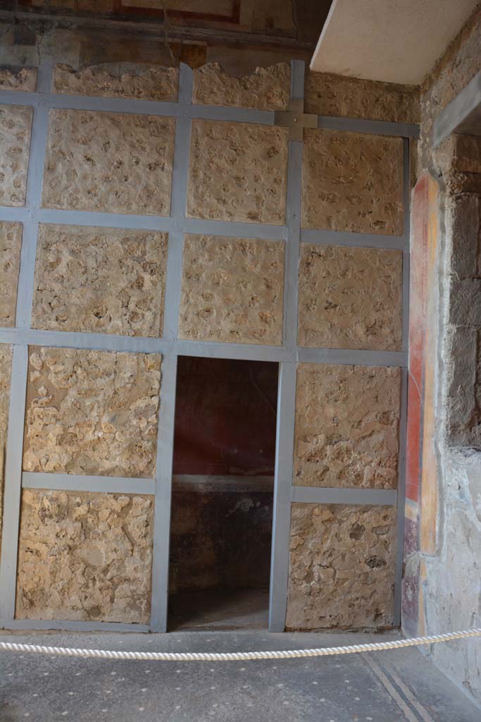 I.6.15 Pompeii. March 2019. Room 5, doorway in north-west corner of atrium 4.    
Foto Annette Haug, ERC Grant 681269 DCOR

