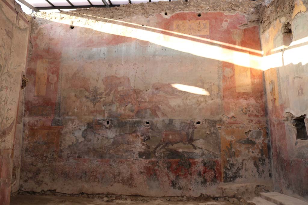 I.6.15 Pompeii. December 2018. Room 9, north wall of small garden, painting of animal hunt scene. Photo courtesy of Aude Durand.