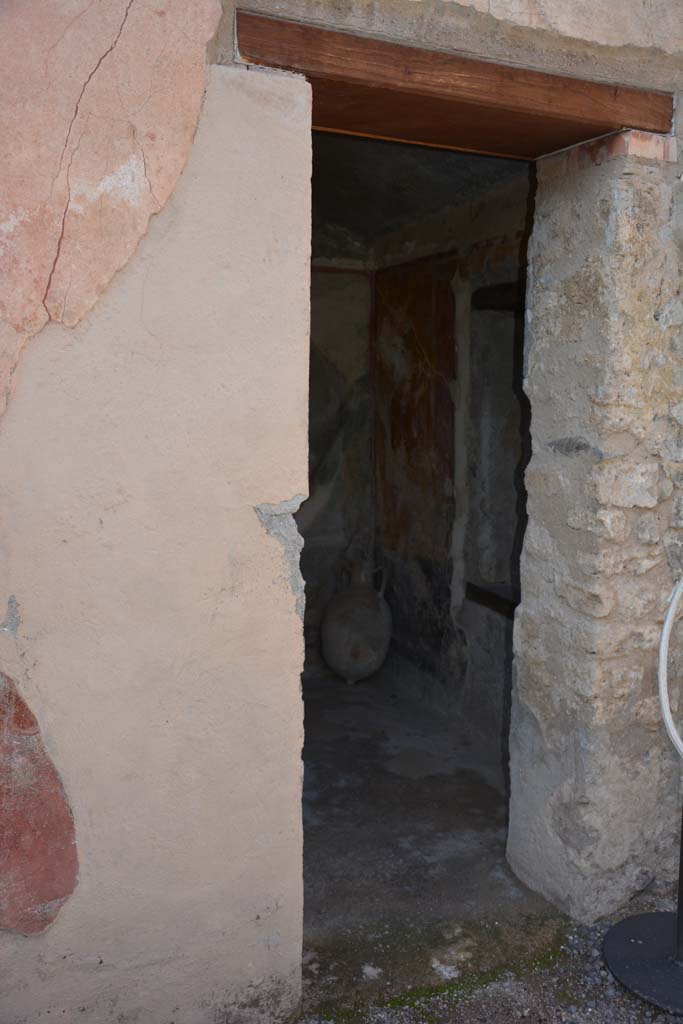 I.7.7 Pompeii. October 2019. Doorway to cubiculum on west side of atrium.
Foto Annette Haug, ERC Grant 681269 DÉCOR.
