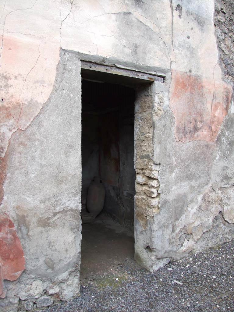 I.7.7 Pompeii. December 2006. Doorway to cubiculum on west side of atrium.