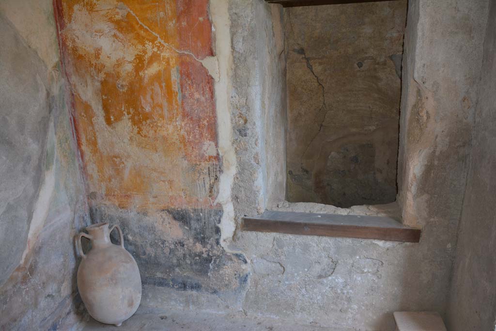 I.7.7 Pompeii. October 2019. Looking towards north wall with niche/recess and altar, in lower right corner, in cubiculum. 
Foto Annette Haug, ERC Grant 681269 DÉCOR.
