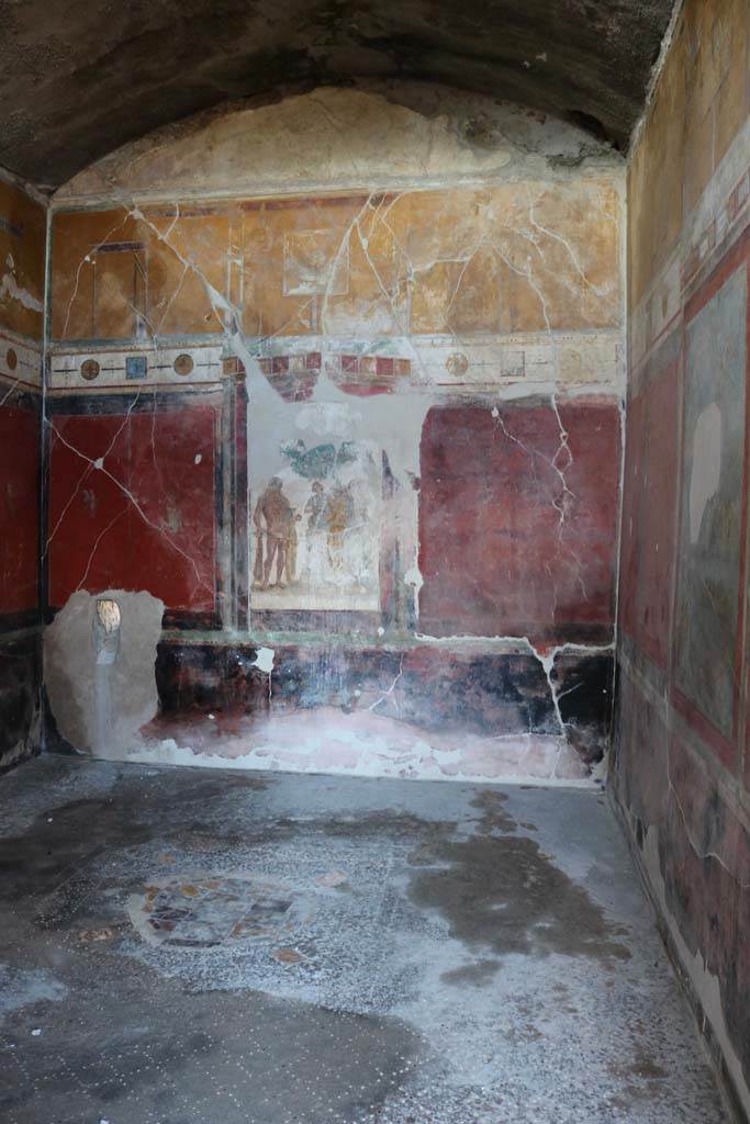 I.7.7 Pompeii. December 2018. 
Looking across triclinium towards the north wall. Photo courtesy of Aude Durand.
