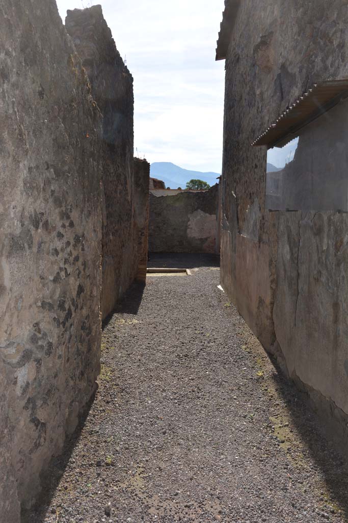 I.7.7 Pompeii. October 2019. Looking south to atrium from vestibule/entrance corridor.
Foto Annette Haug, ERC Grant 681269 DÉCOR.
