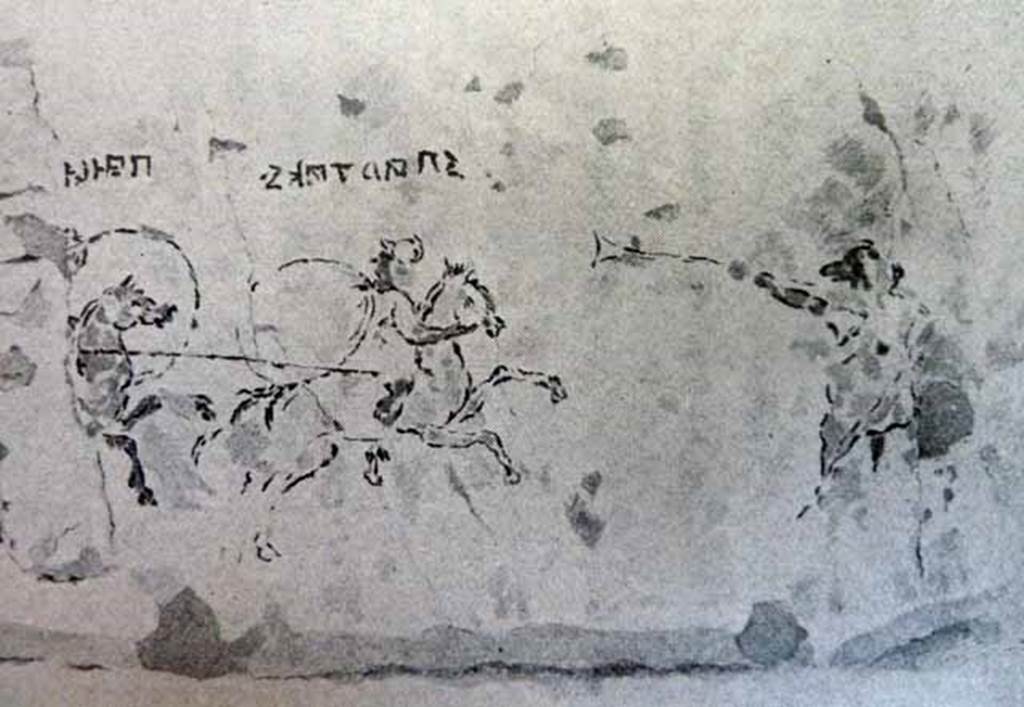 I.7.7 Pompeii. Detail from ancient combat wall painting. Two fighters on horseback, armed with round shields. One pursues the other and wounds him with a long lance. On the far right a figure with the head of an animal is playing a long trumpet.

