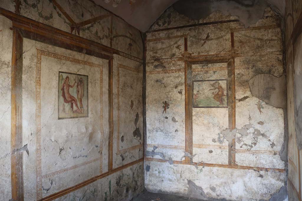 I.7.11 Pompeii. December 2018. 
Looking towards south-west corner of bedroom on west side of atrium. Photo courtesy of Aude Durand.
