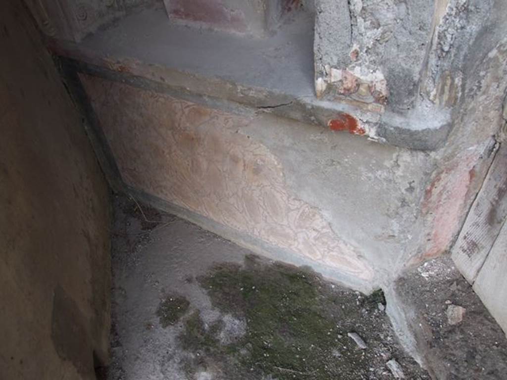 I.7.12 Pompeii. December 2006. Lower area of west wall beneath niche.