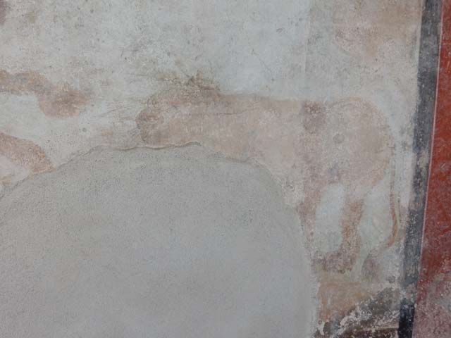 I.7.12 Pompeii. December 2018. 
South wall and south-west corner with painting of bull in hunting scene, and naked armed warrior. Photo courtesy of Aude Durand.
