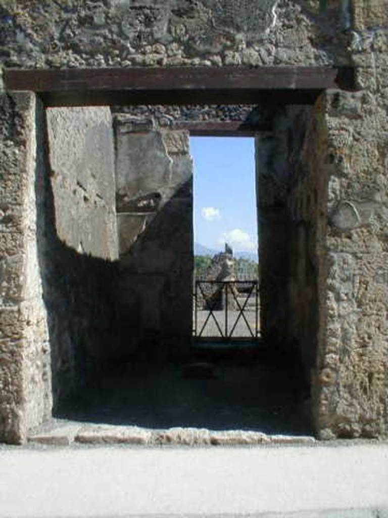 I.8.3 Pompeii. May 2005. Entrance to shop, looking south.