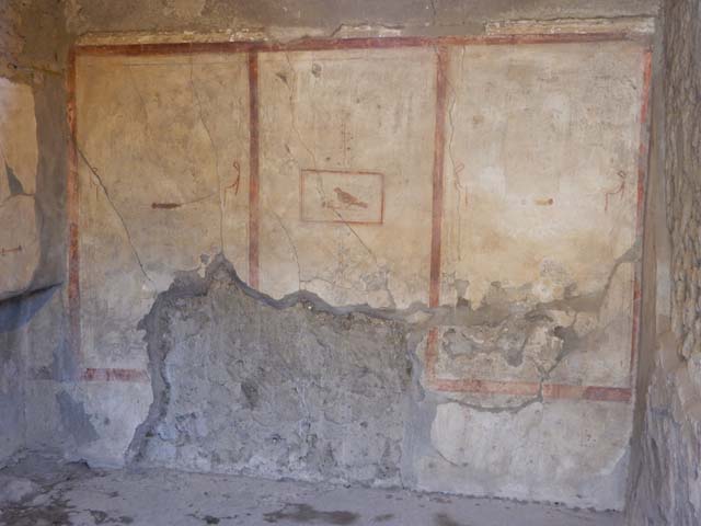 I.8.9 Pompeii. May 2015. Room 4, detail of bird from painted panel on east wall.
Photo courtesy of Buzz Ferebee.
