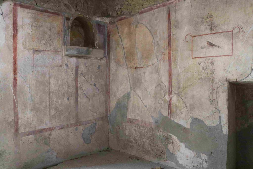 I.8.9 Pompeii. December 2018. Room 4, west wall with lararium niche. Photo courtesy of Aude Durand.

