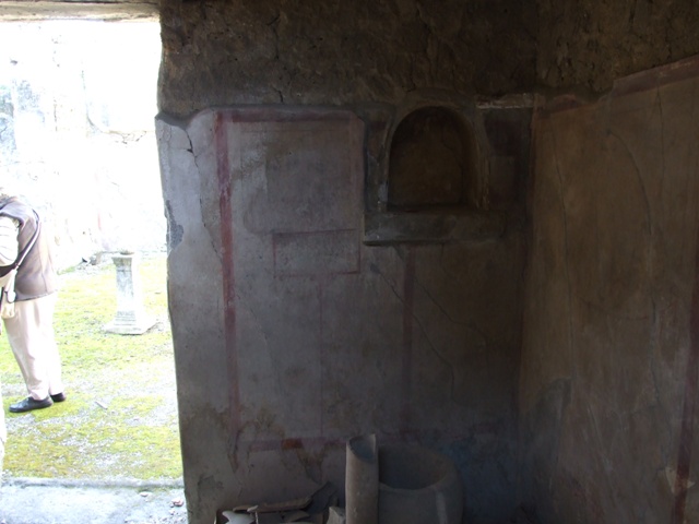 I.8.9 Pompeii.  March 2009. Room 4.  Cubiculum. Niche in west wall.