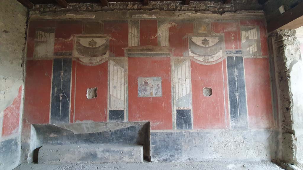 I.8.9 Pompeii. May 2015. Room 7, east wall of triclinium. Photo courtesy of Buzz Ferebee.

