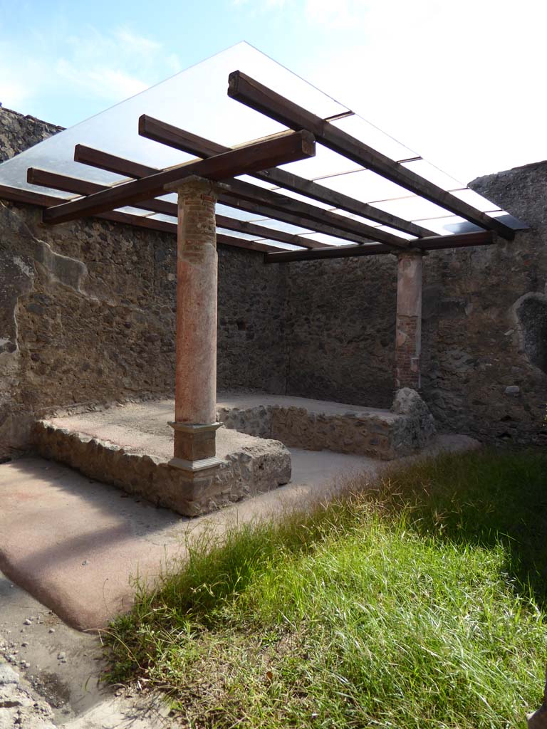 I.8.9 Pompeii. May 2015. Room 9, looking south across triclinium. Photo courtesy of Buzz Ferebee.