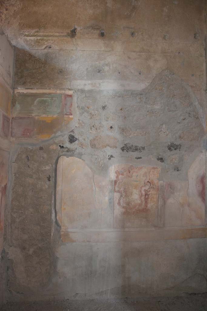 I.8.17 Pompeii. October 2019. Room 15, north wall of alcove.  
Foto Annette Haug, ERC Grant 681269 DÉCOR.

