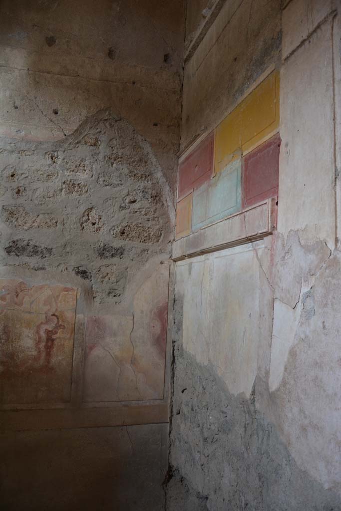 I.8.17 Pompeii. March 2019. Room 15, north-east corner of alcove.
Foto Annette Haug, ERC Grant 681269 DÉCOR.
