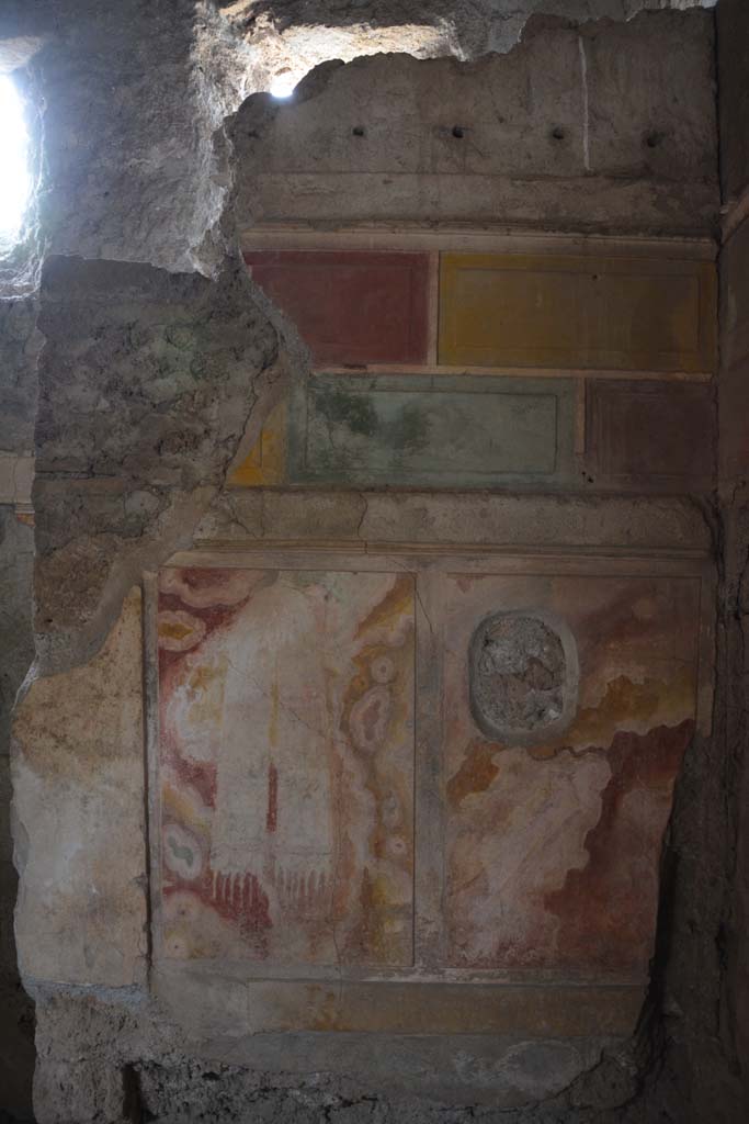 I.8.17 Pompeii. March 2019. Room 15, west wall of alcove.
Foto Annette Haug, ERC Grant 681269 DÉCOR.
