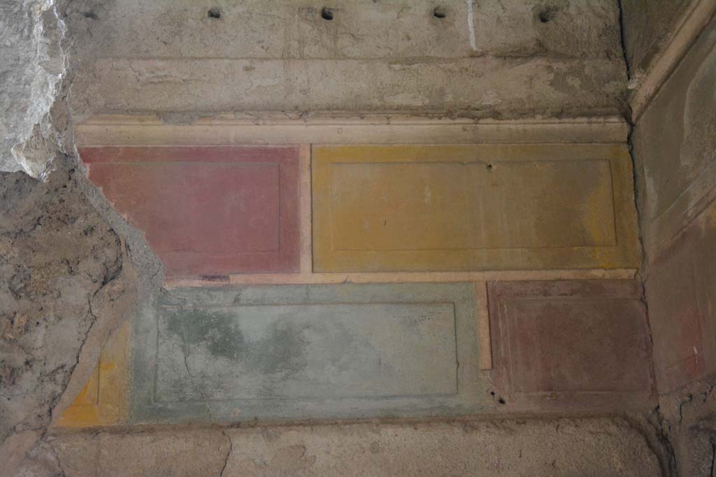 I.8.17 Pompeii. March 2019. Room 15, detail from upper west wall.
Foto Annette Haug, ERC Grant 681269 DÉCOR.

