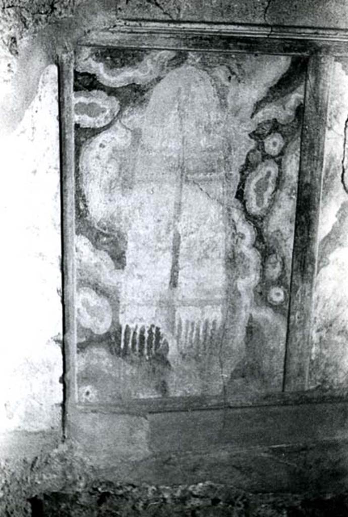 I.8.17 Pompeii. 1965. Room 15. Casa dei Quattro Stili, W zone panel in bed alcove, side detail.  
Photo courtesy of Anne Laidlaw.
American Academy in Rome, Photographic Archive. Laidlaw collection _P_65_2_15.
