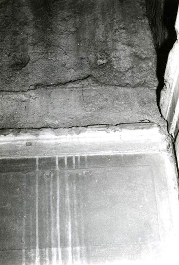 I.8.17 Pompeii. 1968. Room 15. Casa dei Quattro Stili, alcove, NW cubiculum, upper-zone moulding in NW corner.  Photo courtesy of Anne Laidlaw.
American Academy in Rome, Photographic Archive. Laidlaw collection _P_68_14_36.
