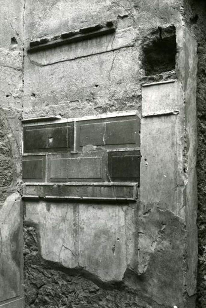 I.8.17 Pompeii. 1975. Room 15. Casa dei Quattro Stili, cubiculum left N of entrance, cubiculum alcove, right E wall.  Photo courtesy of Anne Laidlaw.
American Academy in Rome, Photographic Archive. Laidlaw collection _P_75_2_7.
