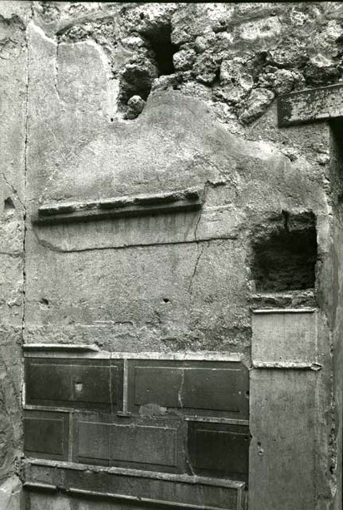 I.8.17 Pompeii. 1975. Room 15. Casa dei Quattro Stili, cubiculum left N of entrance, cubiculum alcove, right E wall.  Photo courtesy of Anne Laidlaw.
American Academy in Rome, Photographic Archive. Laidlaw collection _P_75_2_8.
