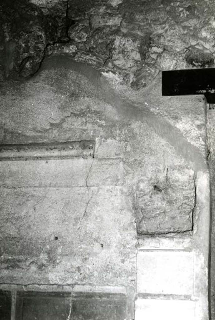 I.8.17 Pompeii. 1968. Room 15. Casa dei Quattro Stili, NW cubiculum, E wall, detail.  Photo courtesy of Anne Laidlaw.
American Academy in Rome, Photographic Archive. Laidlaw collection _P_68_14_37.
